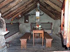 Interno del Bivacco